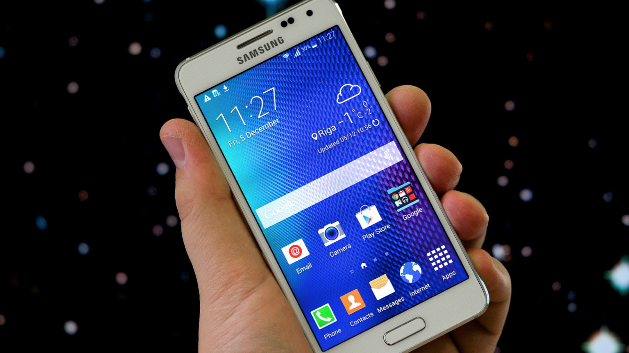 Samsung kończy z Galaxy Alpha. Smartfon przegrał z iPhonem?